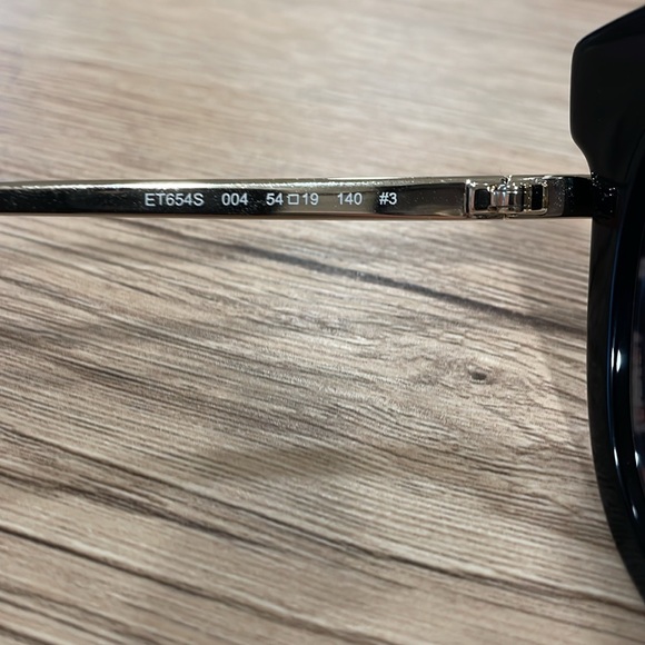 Etro 54mm et654S sunglasses. Used once.  No scratches.  Mint condition - Picture 6 of 6